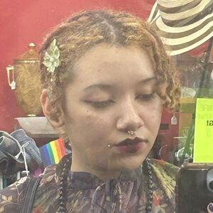 Meet your Posher, Cy